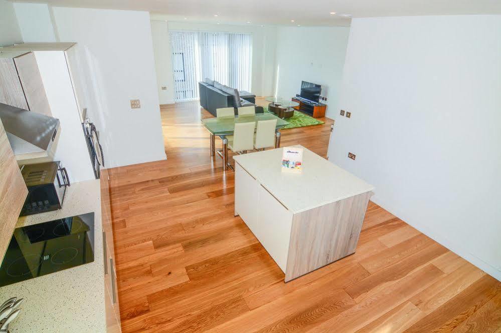 Apartment Wharf - Cambridge Av Londra Esterno foto