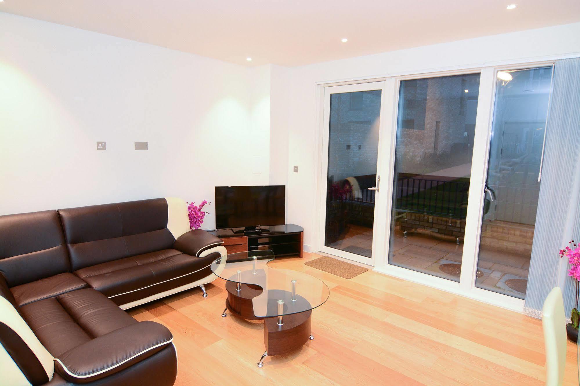 Apartment Wharf - Cambridge Av Londra Esterno foto