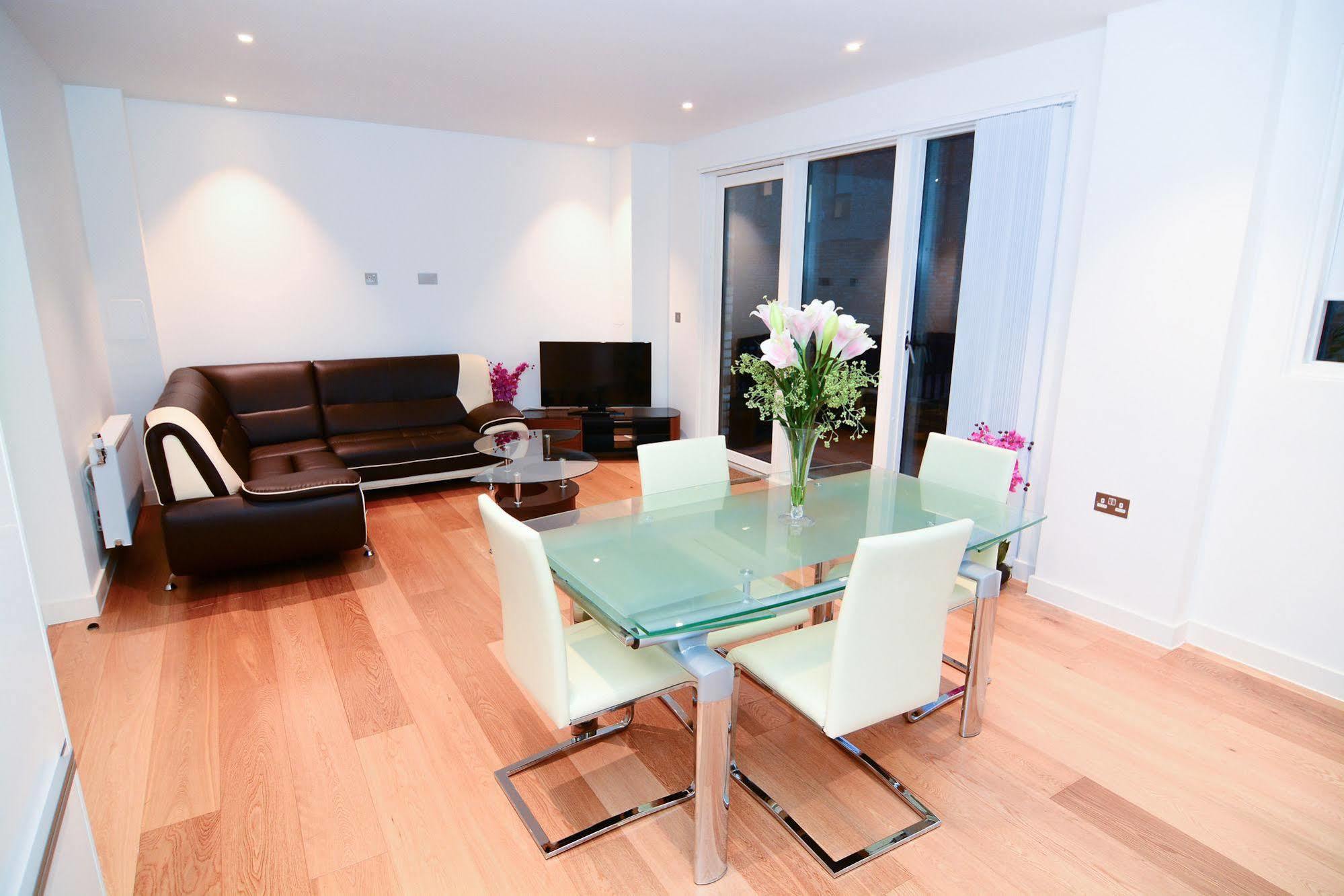 Apartment Wharf - Cambridge Av Londra Esterno foto